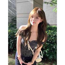 复古英伦风格子2026年夏季衬衫女装一字肩露肩设计感百搭无袖上衣