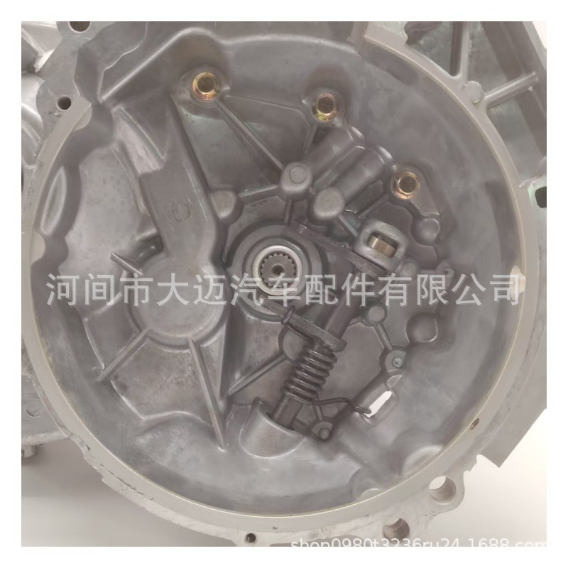 Chery Qr512Mhb Gearbox Is Compatible with Karry Elegant/Youpai Qq3/A1/0.8L/1.0L Manual Transmission