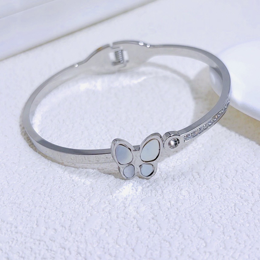 Nuevo estilo transfronterizo pulsera de diamantes de moda de acero de titanio pulsera al por mayor temperamento de lujo ligero femenino sentido de alto nivel estilo nicho