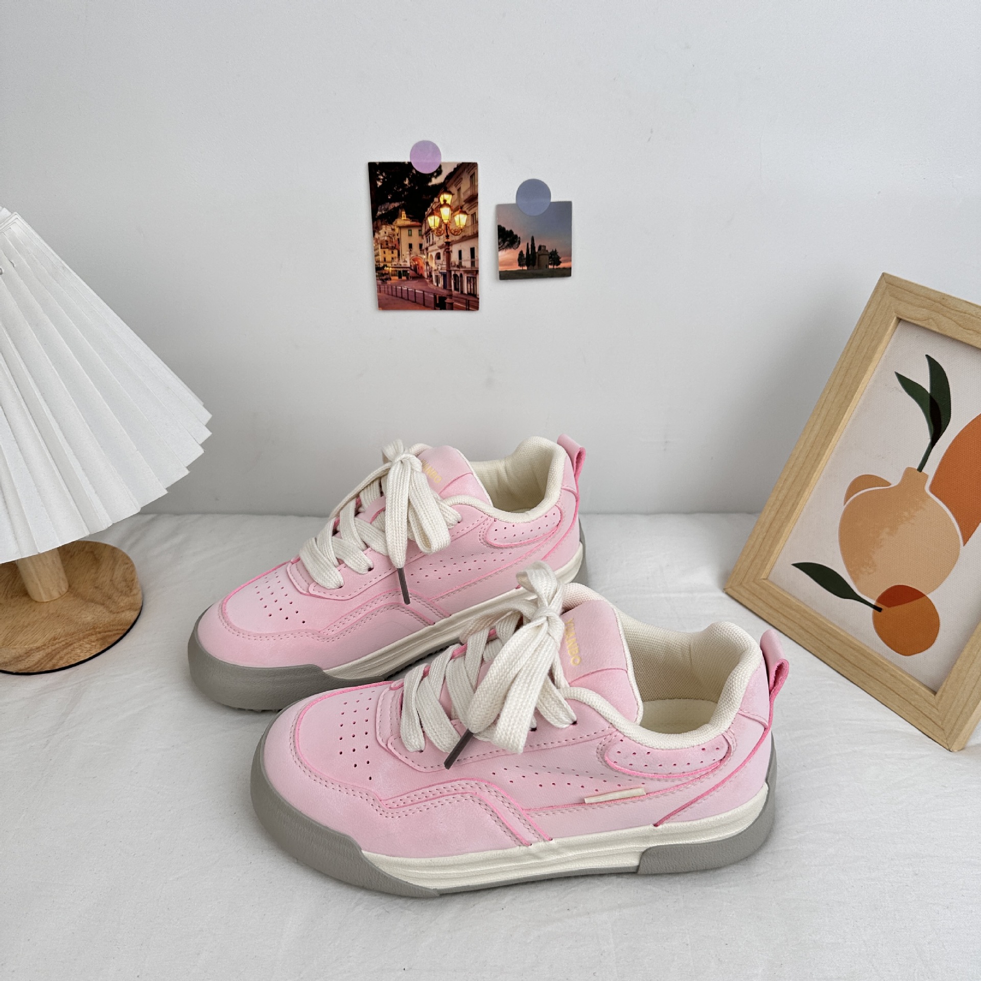 Yuanbo2025 primavera estudiantes nuevos zapatos de skate con zapatos de lona de suela gruesa para mujeres Harajuku estilo de puerto zapatos casuales de mujer