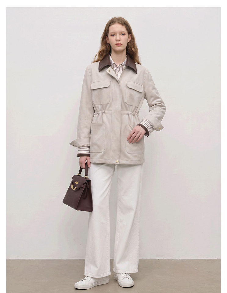 Áo khoác nữ dáng ngắn phong cách workwear, chất liệu giả da lộn, cổ bẻ, khóa kéo, phối ghép — màu be chi tiết 10