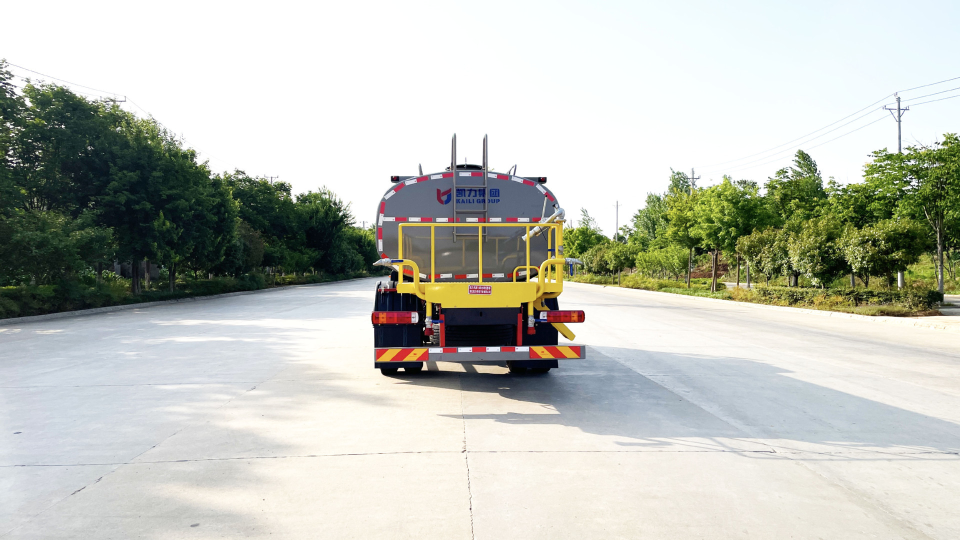 Kailifeng 12-Ton Foton Auman Sprinkler Truck Road Cleaning and Landscaping Vehicle Emergency Firefighting