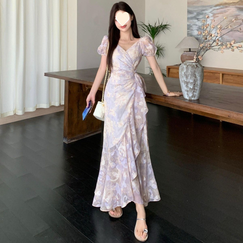 Yujie のユニークで美しい V ネック花柄ドレス女性のための 2025 夏のファッション気質ハイエンドウエストロングスカート|undefined