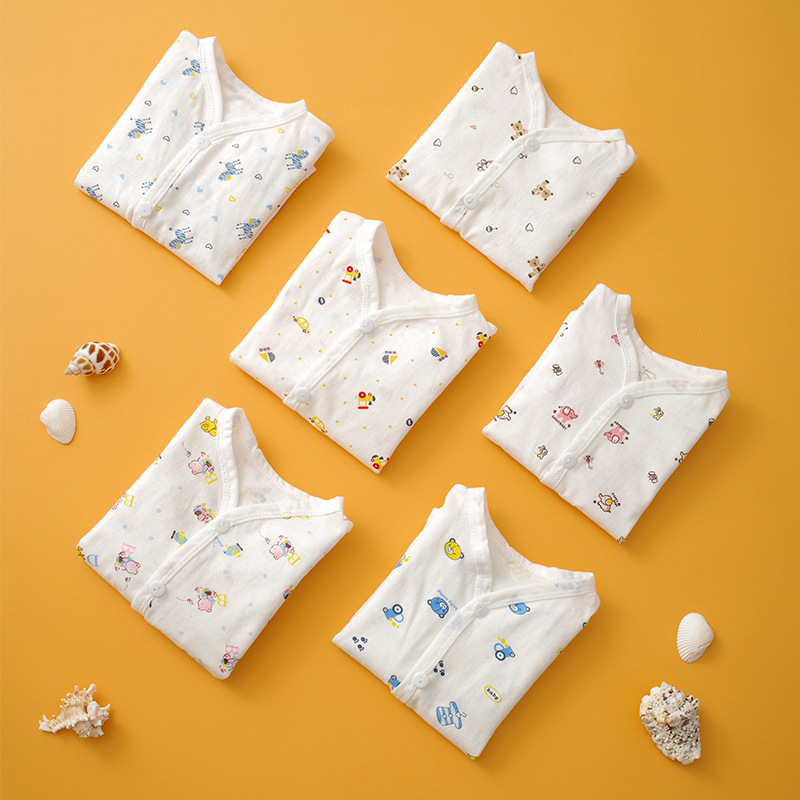 2023 primavera y verano Nueva Ropa interior de dibujos animados para el hogar hombres y mujeres traje de recién nacido Cuatro Estaciones de una sola cara Botón de algodón ropa de bebé