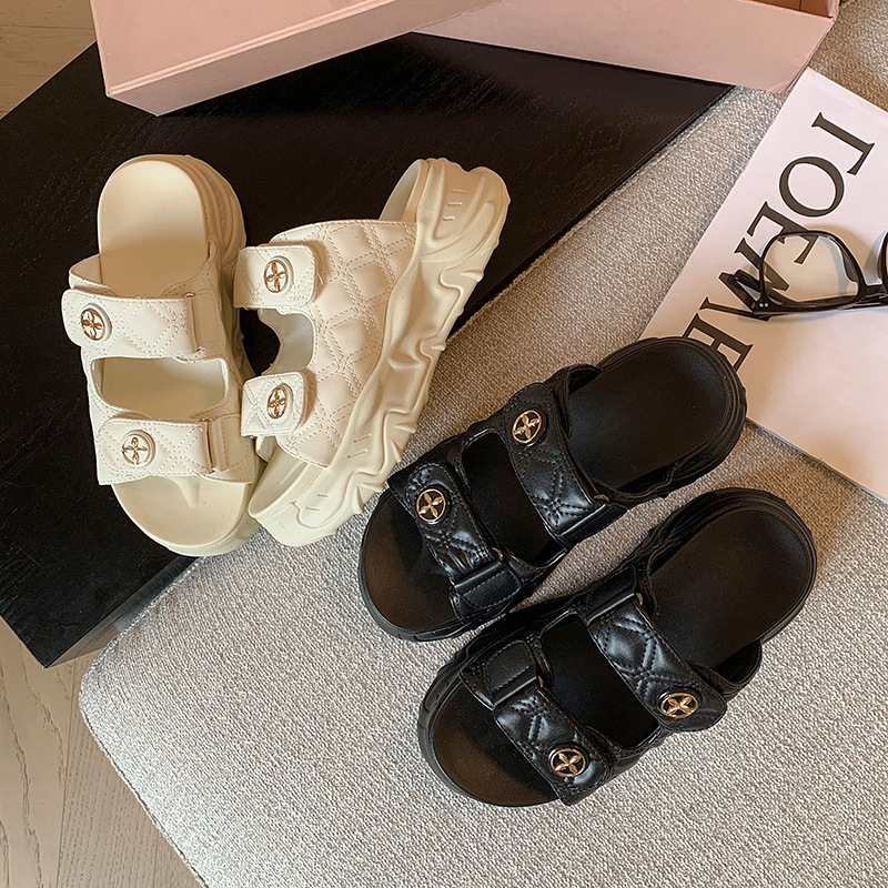 Sandal hở mũi nữ phong cách Xiaoxiang đế bánh xốp tăng chiều cao mùa hè 2025 — Màu đen, Màu trắng be