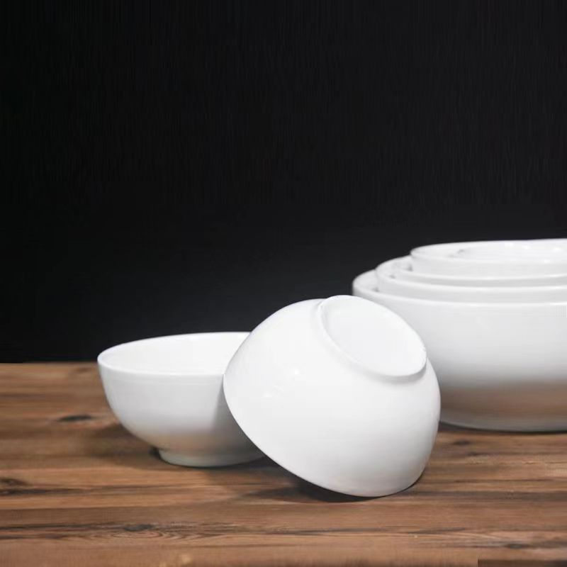 Tazón de cerámica blanca estilo nórdico lujo ligero, diseño japonés – para arroz, sopa y fideos, alta estética.