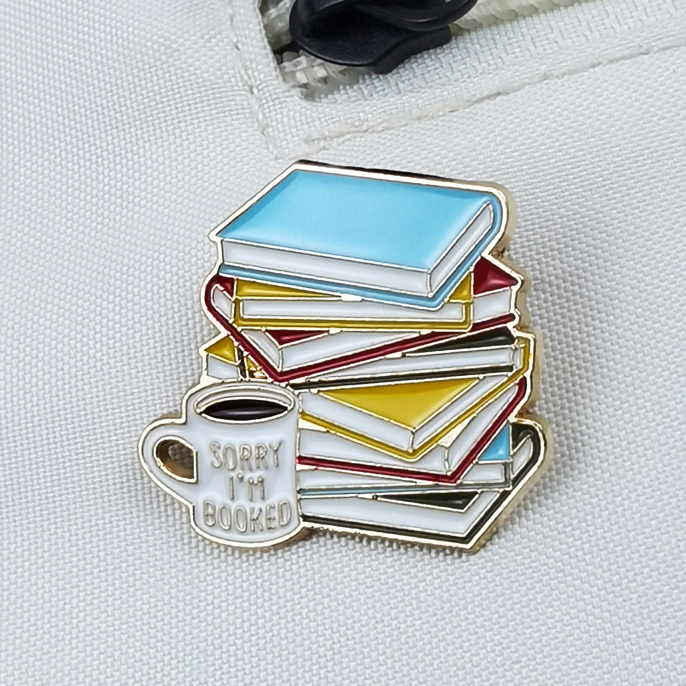 Libros personalizados Coffee Metal Broche Mochila simple para estudiantes Insignia de adornos Iins transfronterizos Accesorios geométricos Insignia