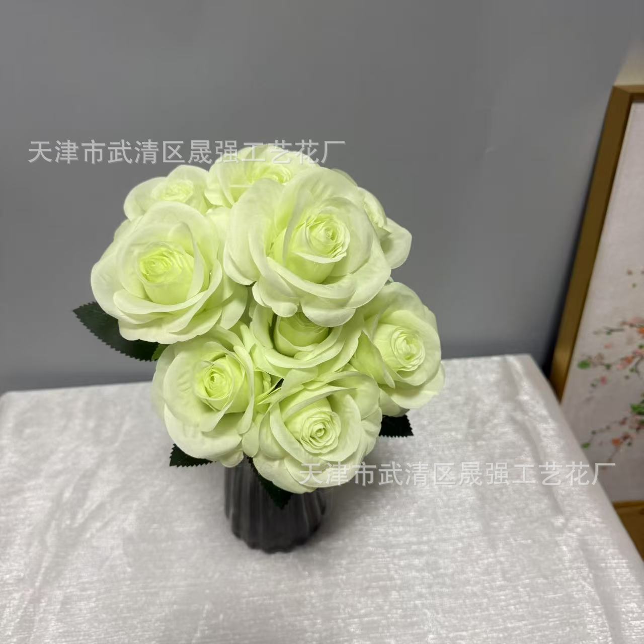 연한 초록색