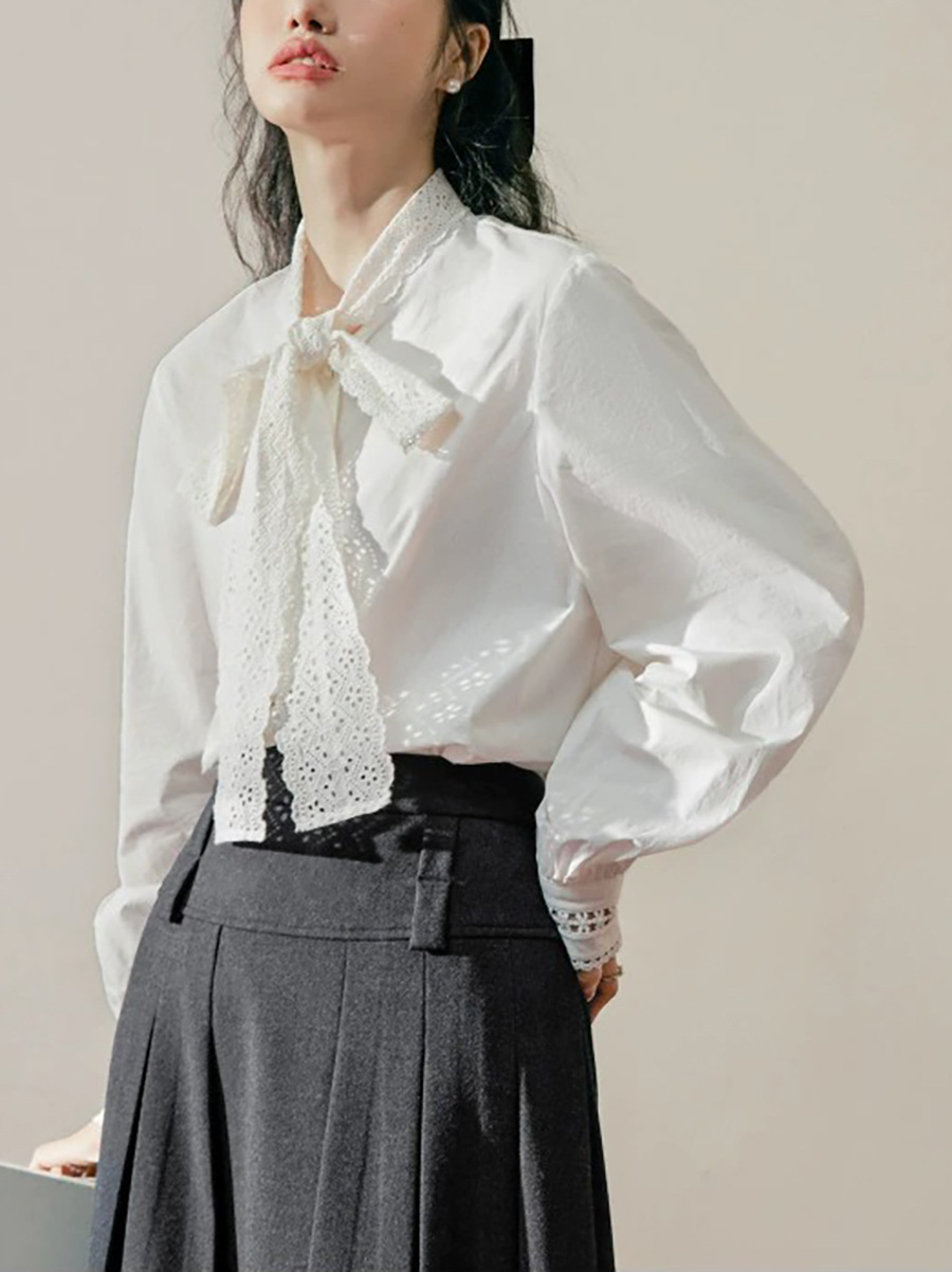 Lace spring base shirt with bow