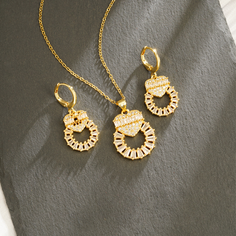 Nuevo collar chino de oro de arena vietnamita estilo europeo y americano estilo de diamante en forma de anillo de orejas femeninas no se desvanecen joyas