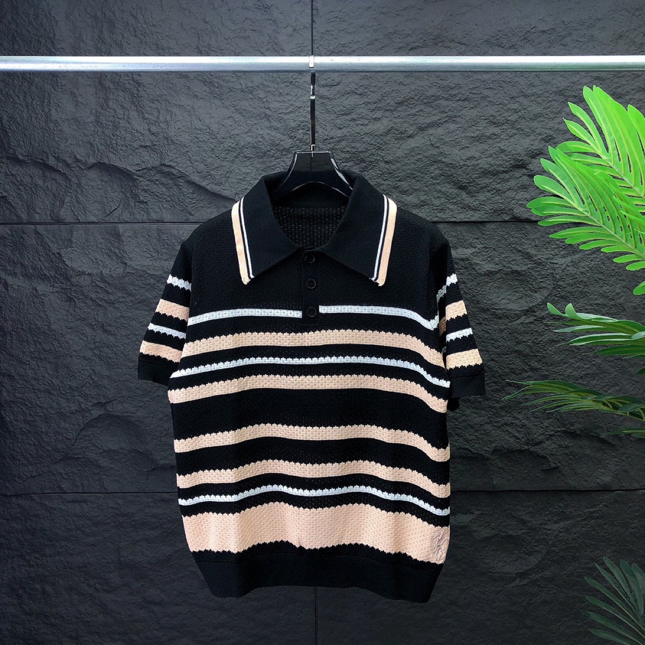 Junge Modeartikel AM Kurzarm Gestrickter 3D-Jacquard-Muster Unisex Ready Stock Polo-Pullover im europäischen und amerikanischen Stil_voghion.com