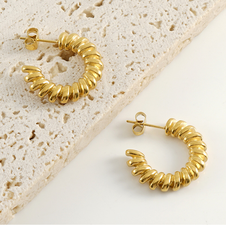 8g Weight Vacuum Plating Gold Plating Process 1 Pair Retro Spiral Stripe Plating 304 Stainless Steel 18K Gold Plated Ear Studs