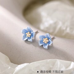 S925純銀の青い花のピアスのフランス式の清新感の小さい衆insの潮の花びらの耳飾りの工場は代行します。