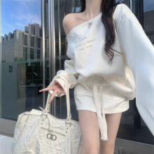 韩版休闲运动两件套米白色一字肩长袖卫衣女装秋季卫裙半身裙套装