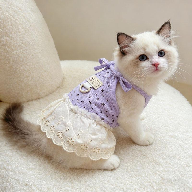 Cat Clothes for Spring and Summer, Thin Floral Strap Dress with Ribbed Design, Suitable for Golden Shaded Ragdoll Kittens Cat Clothes for Spring and Summer, Thin Floral Strap Dress with Ribbed Design, Suitable for Golden Shaded Ragdoll Kittens