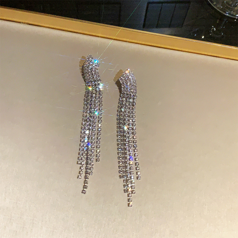 Retro full diamond long tassel earrings for women in Europe and America, exaggerated temperament, earrings, high-end feeling, light luxury earrings_voghion.com
