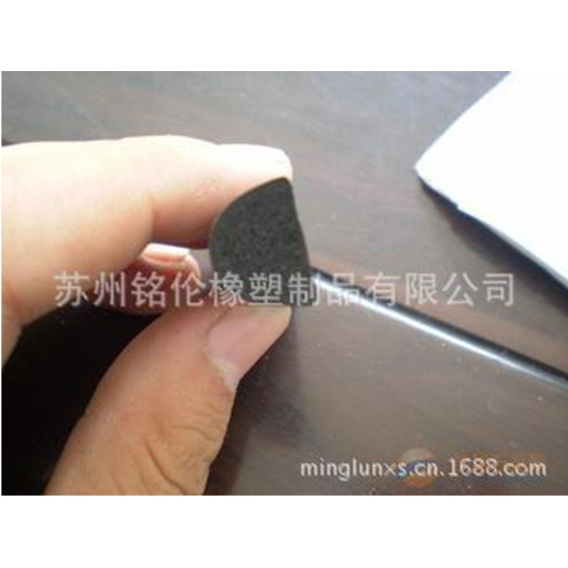 江苏苏州铭伦 供应半圆发泡背胶密封条  橡胶密封条