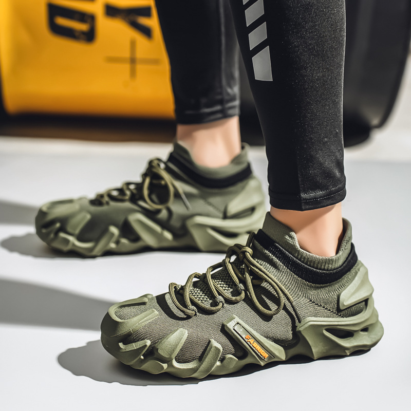 Lujo ligero 2025 primavera zapatos de hombre malla de tejido volador deportes plataforma senderismo al aire libre senderismo calcetines negros seguro laboral zapatos de moda