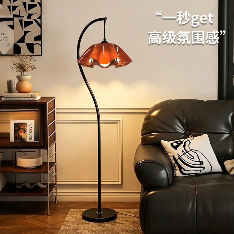 Trendy S-shaped petal floor lamp, Nordic minimalist style, suitable for living rooms, studies, reading areas, and bedrooms, a flower-shaped standing lamp for bedside lighting Trendy S-shaped petal floor lamp, Nordic minimalist style, suitable for living rooms, studies, reading areas, and bedrooms, a flower-shaped standing lamp for bedside lighting