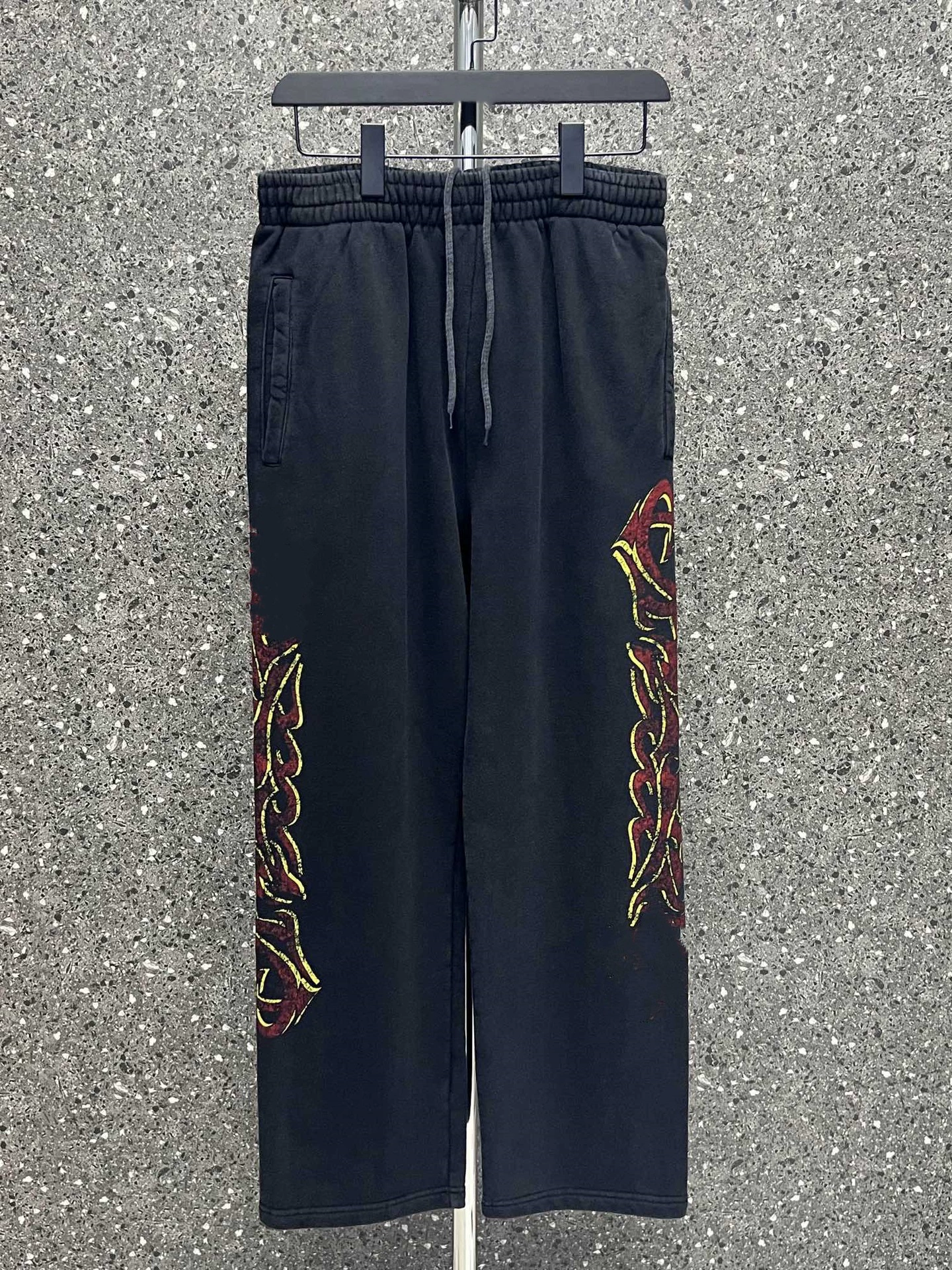 Спортивные брюки унисекс, свободные прямые oversize, стирка-эффект чёрный или фуксия, S–L