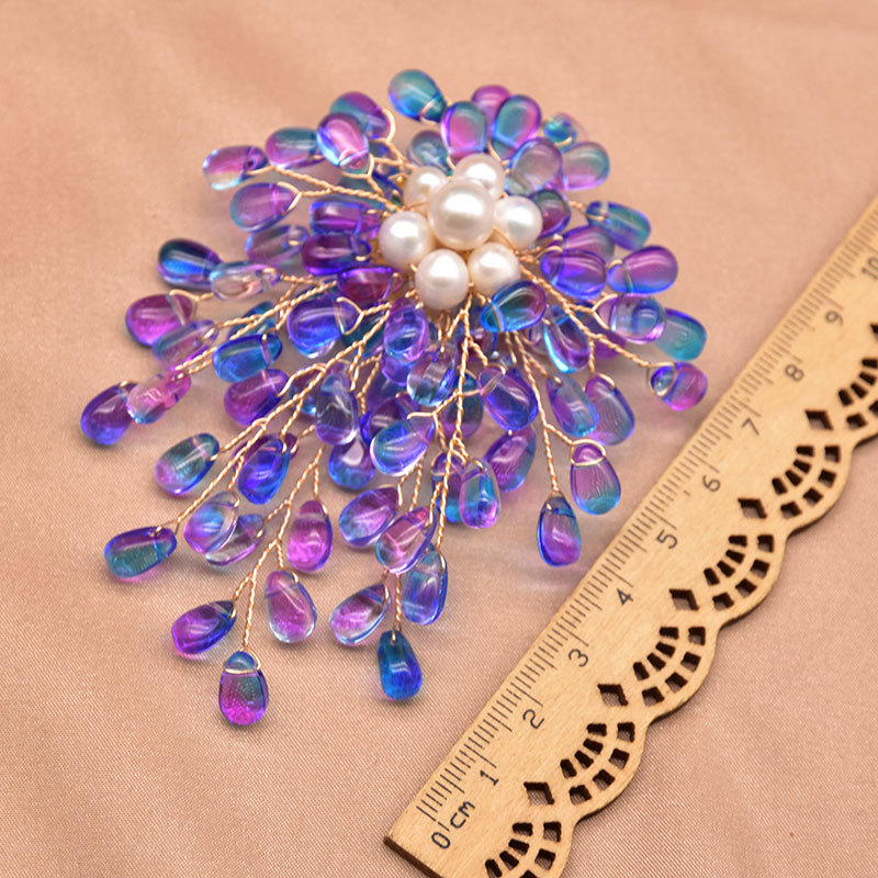 Broche de perlas naturales de alta calidad de nicho azul-verde Chapado en color de doble uso broche de alta gama estilo retro Chanel venta al por mayor