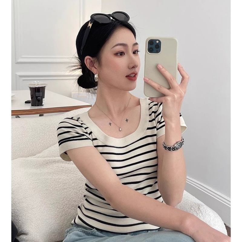 Black and White Striped Pullover U-Neck Short-Sleeve Knit T-Shirt for Women, Summer Slim-Fit Versatile Cropped Collarbone Top Black and White Striped Pullover U-Neck Short-Sleeve Knit T-Shirt for Women, Summer Slim-Fit Versatile Cropped Collarbone Top