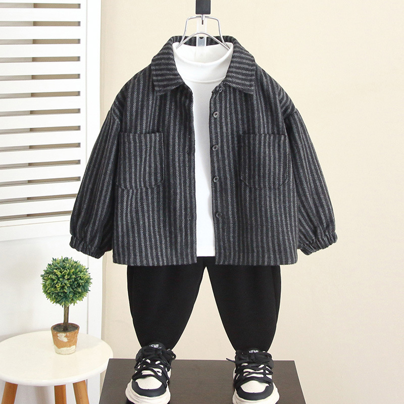 6920 Camisa gruesa de otoño e invierno de manga larga para niños 2025 nuevo estilo chico guapo más chaqueta de terciopelo ropa de invierno para bebés