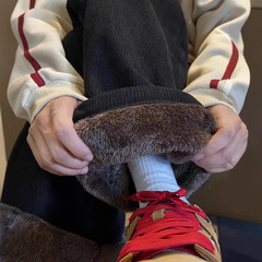 コーデュロイの超厚い羊の小毛のズボンの男性のベルベットの厚い黒い保温冬の青少年の一体のベルベットのワイドパンツ