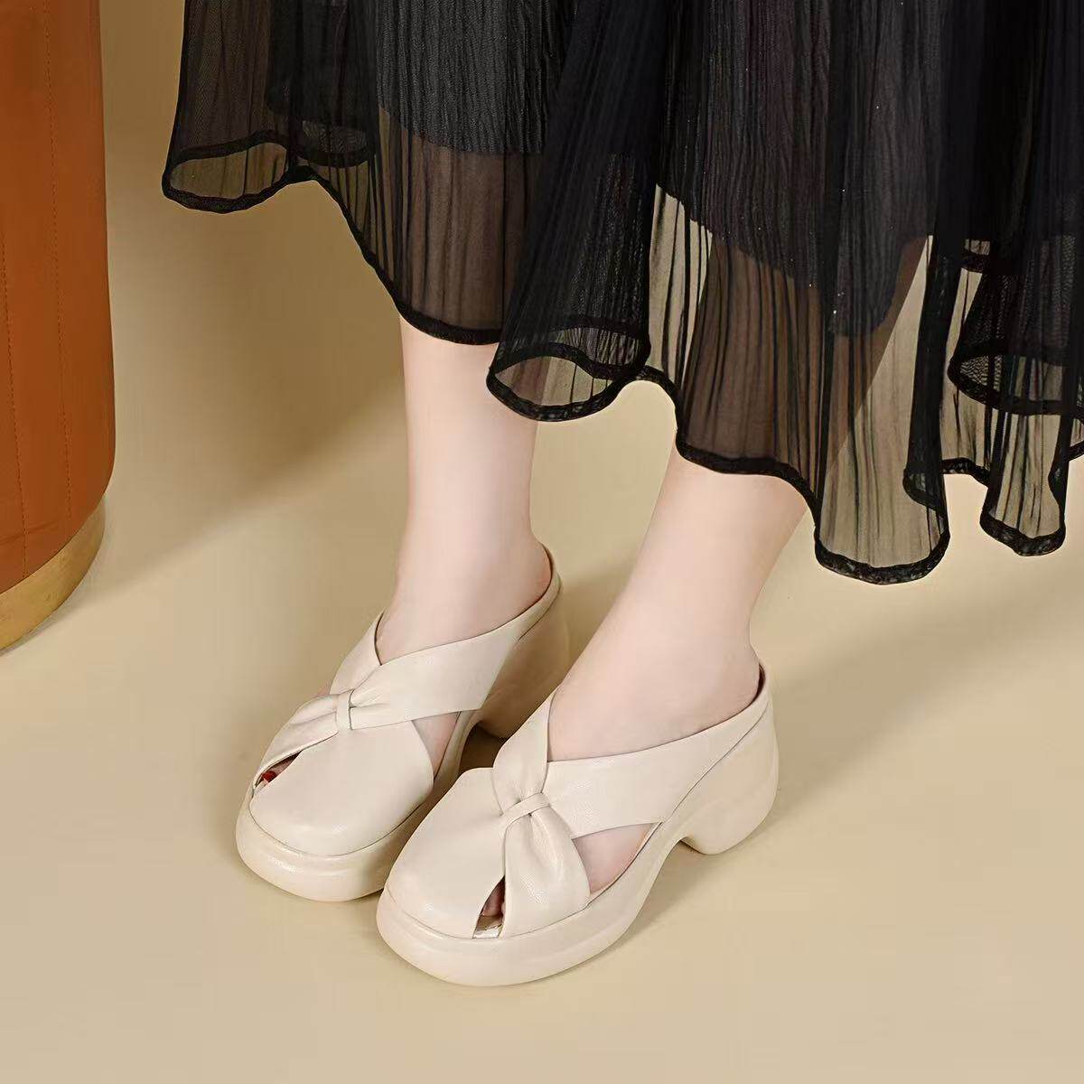 Dép sandal nữ da thật đế dày mũi trùm gót thấp chống trượt — màu đen chi tiết 4