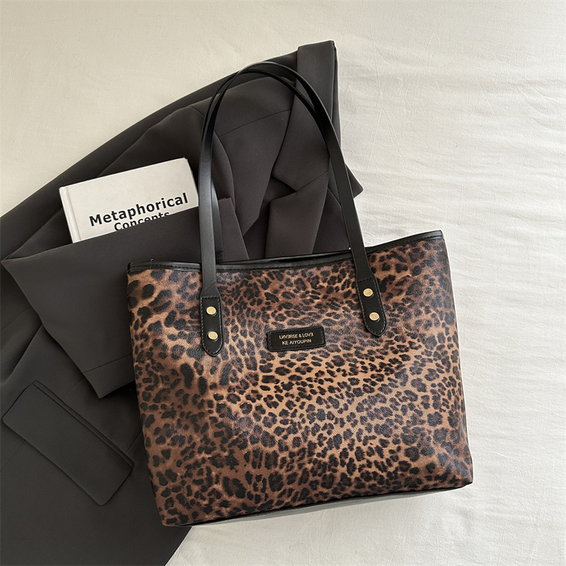 Alta textura leopardo bolso grande 2024 nuevo estilo bolso de moda estilo extranjero hombro de gran capacidad bolso de viaje para mujeres