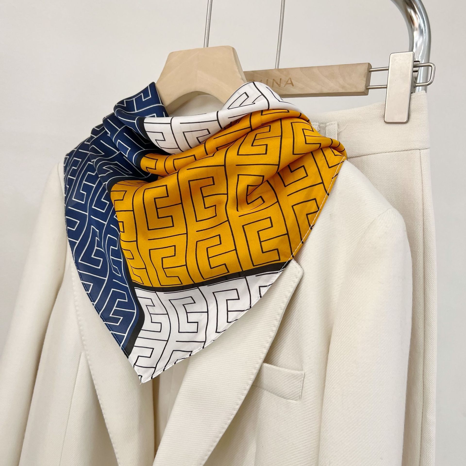 Nueva bufanda de estilo occidental de 70cm bufanda de todo fósforo protector de cuello bufanda profesional bufanda de seda femenina ropa profesional bufanda cuadrada pequeña