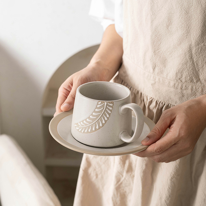 Ins simple taza de cerámica de dibujo set creativo taza de oficina taza de café de cerámica plato de té de la tarde