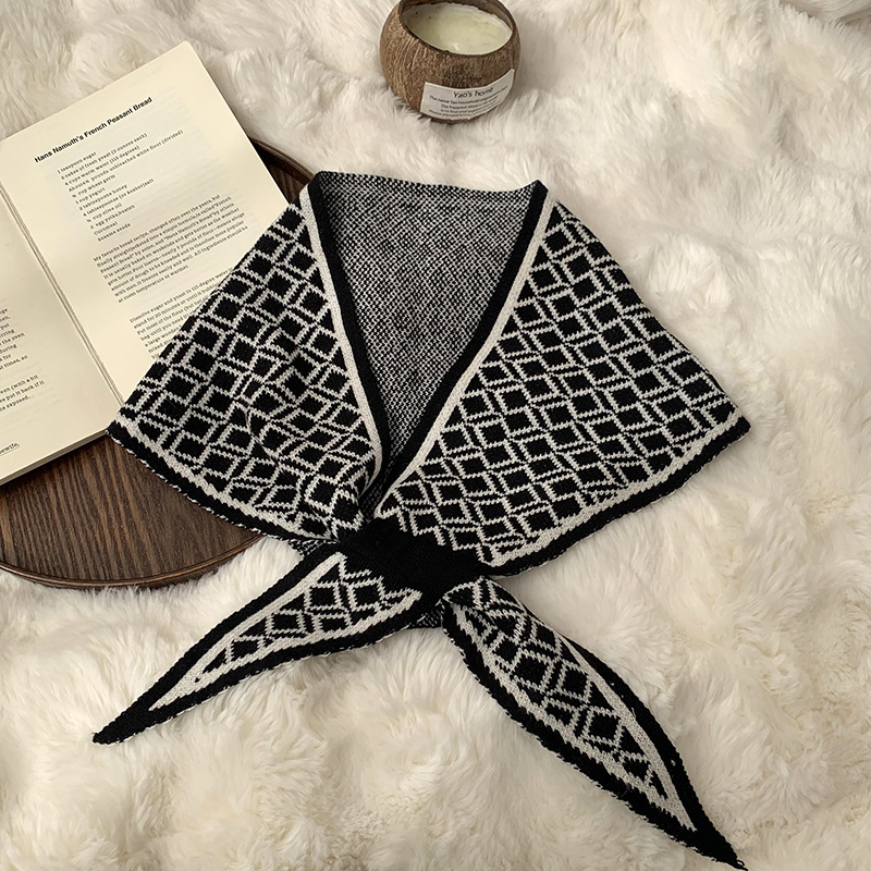 Nuevo pañuelo triangular de punto bufandas para mujeres primavera y otoño estilo coreano perforación perezosa de punto cruzado cuello de cuello con una capa externa