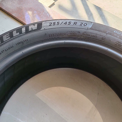 255/45R20 101V – Off-road şinlər