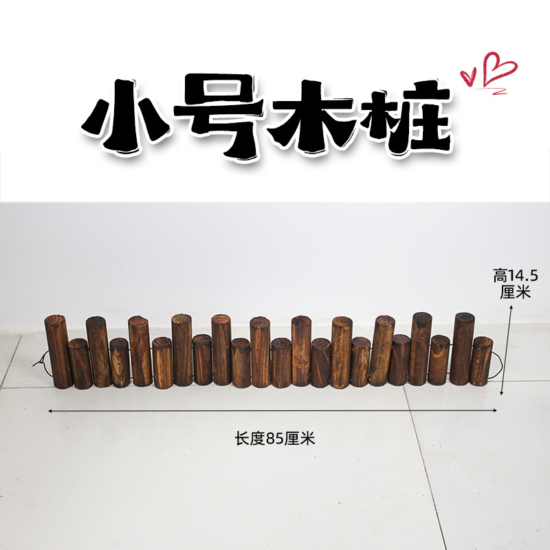 Pequeña pila de madera sólida