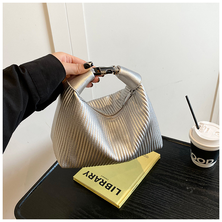 A niche hand-held pleated bag for women in the summer of 2025, a trendy and retro underarm bag, and a versatile Instagram single-shoulder crossbody bag undefined