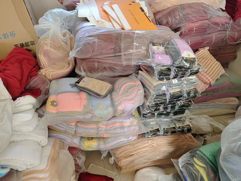 Miscellaneous Towels and Bath Towels, Export Surplus, Genuine Products, Absorbent, Soft, High-Quality, Quick-Drying, Eco-Friendly, Home-Use Coral Fleece