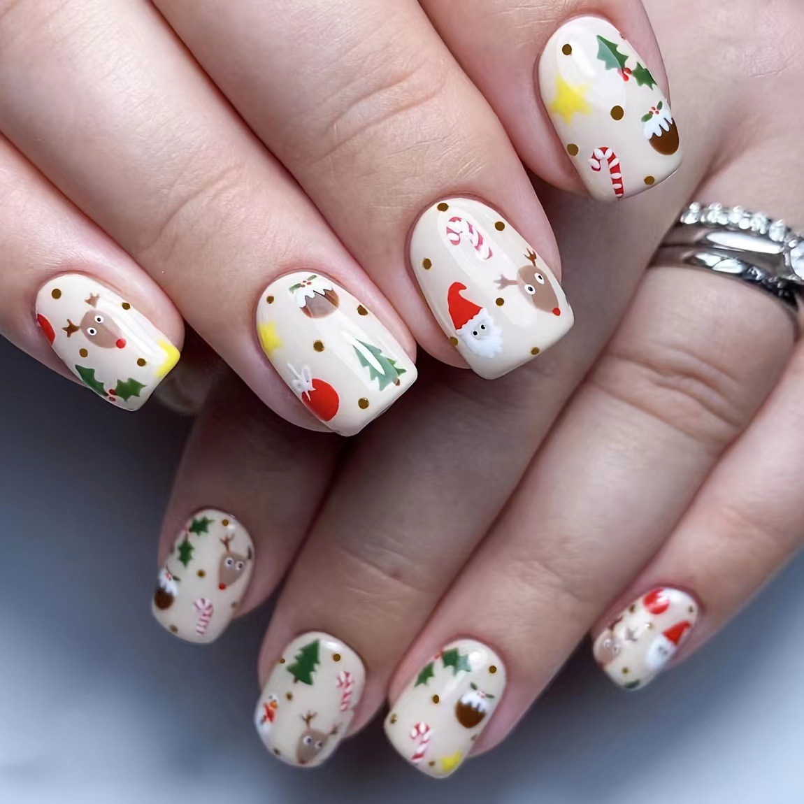 Ongles courts et brillants Série de Noël Père Noël Flocon de neige Cadeau de sapin de Noël Béquilles de Noël 24 pièces_voghion.com