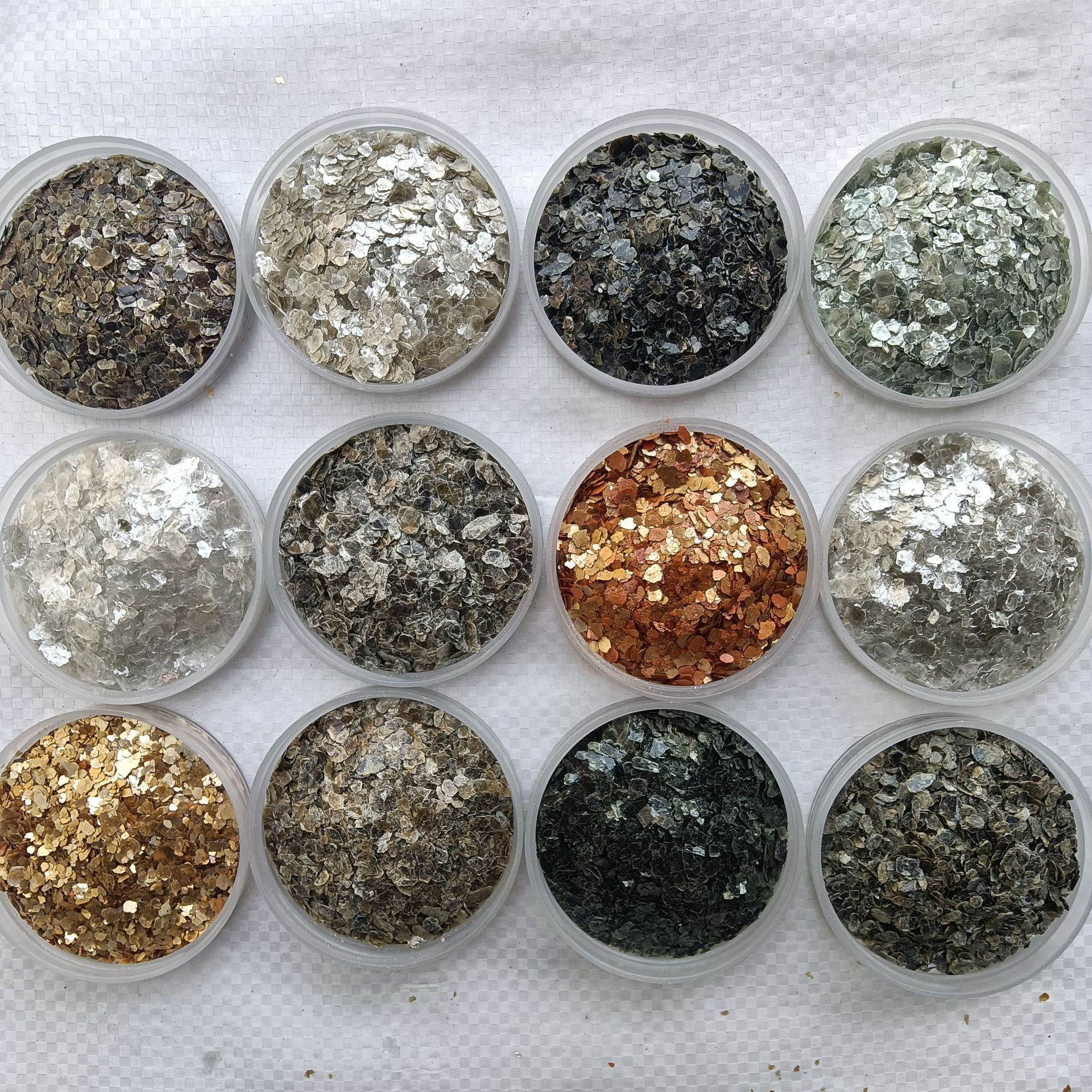 供应云母片 真石漆岩片 花岗岩岩片 地坪外墙美甲用云母片