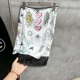 深圳南油2024夏季新款小众设计蝴蝶结缎料涂鸦印花拼接蕾丝半身裙