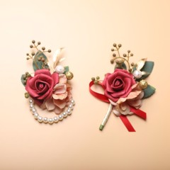 ヨーロッパ式の結婚式の美しい鮮やかなバラの胸の花の花嫁の手首の花の新郎の胸の花の襟の花の結婚祝いの装飾