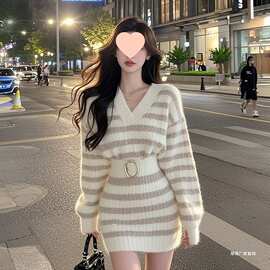 撞色领条纹长袖针织连衣裙女秋季千金名媛感毛衣短裙子