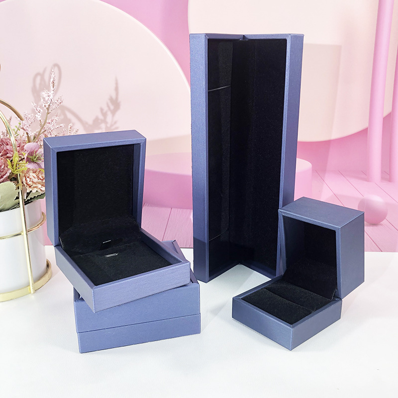 Simple Style Solid Color Pu Leather Jewelry Boxes display picture 3