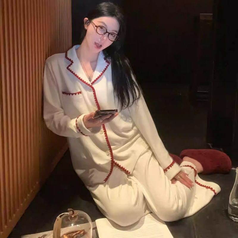Al por mayor transfronterizo media luna juego de pijamas de terciopelo nuevo cardigán de otoño y invierno para mujeres con ropa de hogar cálida de manga larga