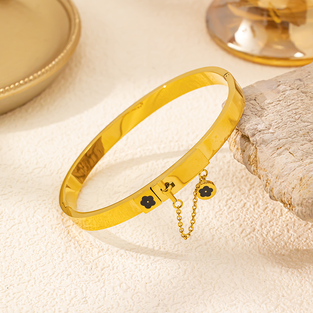 Seattle Style High Quality Minimalist Polished Circular Tassel Clasp Bracelet Stainless Steel Luxury Jewelry Accessory_voghion.com
