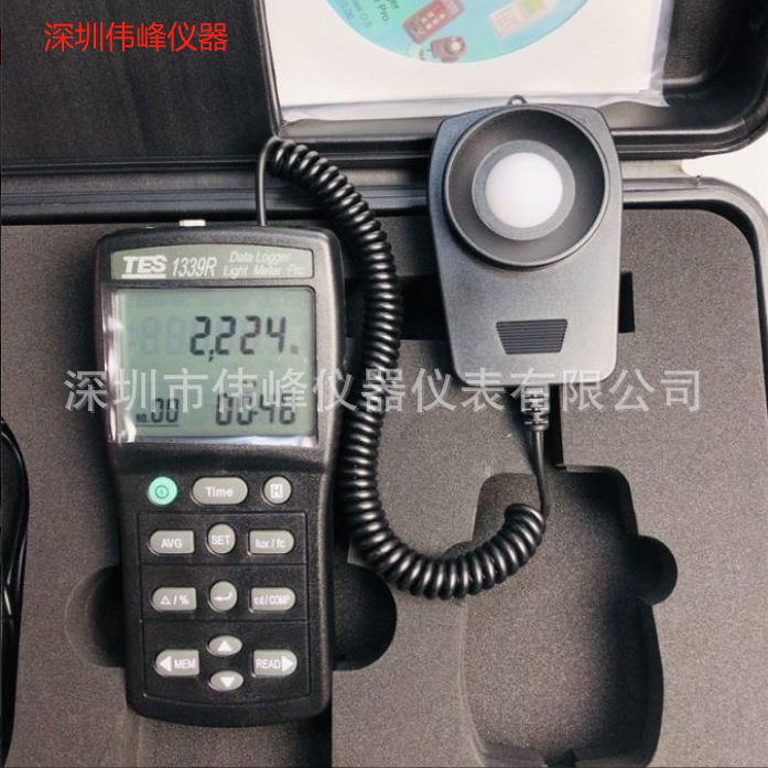 TES-1339R数字式照度计 台湾泰仕TES-1339记忆式专业级照度计