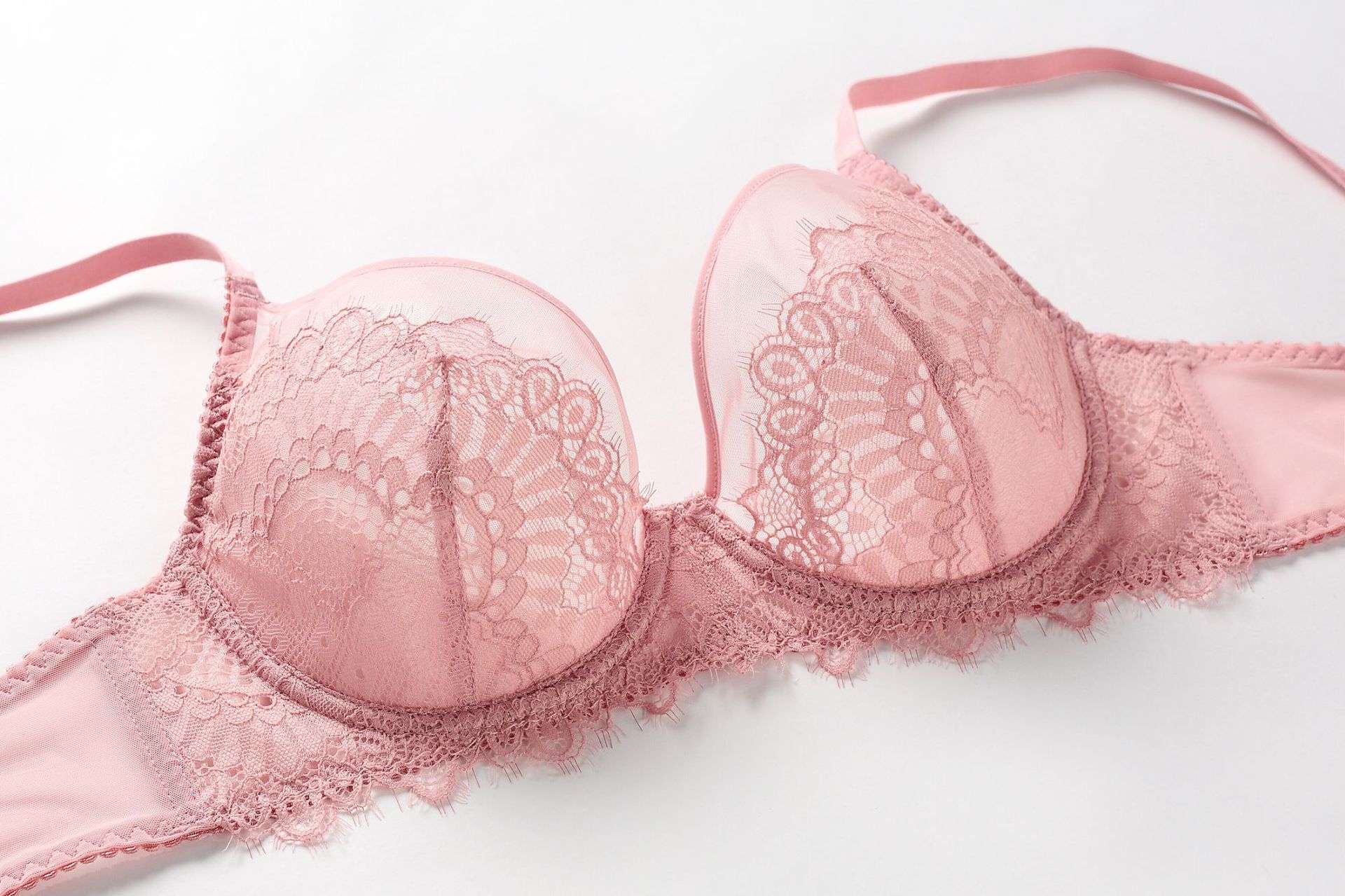 Ensemble soutien-gorge et culotte en dentelle ultra-fine_voghion.com