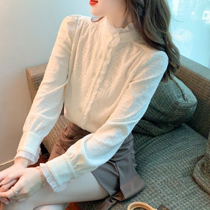 Autumn and Winter Style Shirts Thickeneded Lace Bottoming Shirts Women's 2025 New Inner Tops Fashionable Velvet Shirts