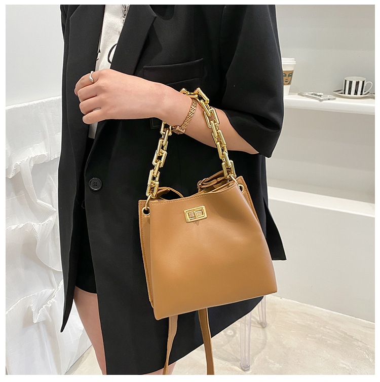 Fashion Solid Color Thick Chain Shoulder Messenger Portable Bag Wholesale display picture 1