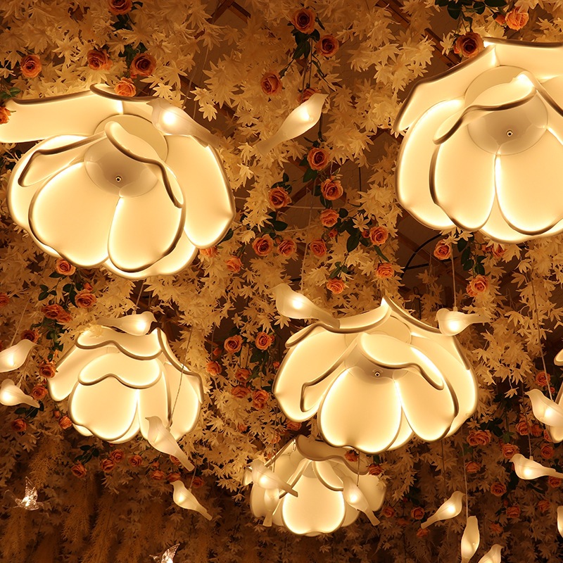 Estilo de flores Nuevos accesorios de boda Rosas luminosas Guía de ruta y candelabro Adornos de boda Lámparas decorativas creativas